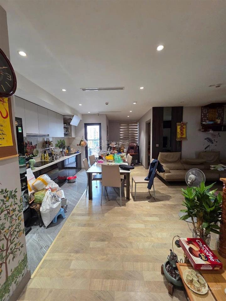 A. thái cán bộ về hưu cần bán căn chung cư hồng hà eco city 103m2, ba ngủ, hai ban công, giá 7.6 tỷ