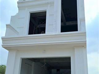 Noxh 1 trệt 1 lầu 2 pn , 2wc ngay vsip 2 , chánh phú hòa thanh toán trước 399tr sở hữu