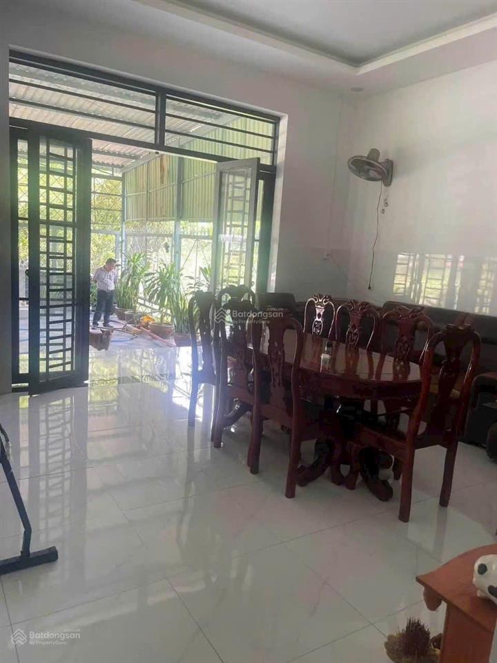 Nhà cấp 4 gần cầu ông cộ, diện tích 180m², nhà 3pn, có sân đậu ô tô, giá ngộp sâu