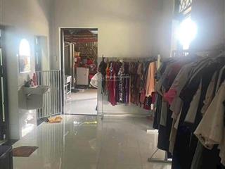 Nhà cấp 4 gần cầu ông cộ, diện tích 180m², nhà 3pn, có sân đậu ô tô, giá ngộp sâu
