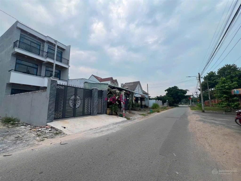 Nhà 1 trệt 2 lầu ngay trường thpt định hòa, cách võ văn kiệt 50m, 4pn 3wc