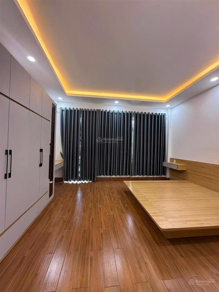 Cho thuê nhà nguyên căn 1 trệt 2 lầu ngay phường hòa phú gồm 4 phòng ngủ 3 wc đầy đủ nội thất