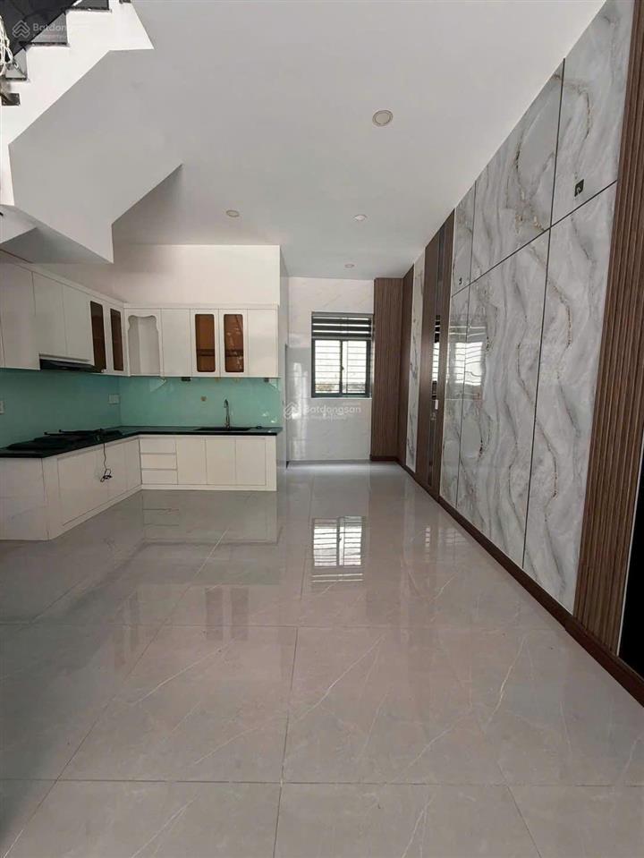 Cho thuê nhà nguyên căn 1 trệt 2 lầu ngay phường hòa phú gồm 4 phòng ngủ 3 wc đầy đủ nội thất