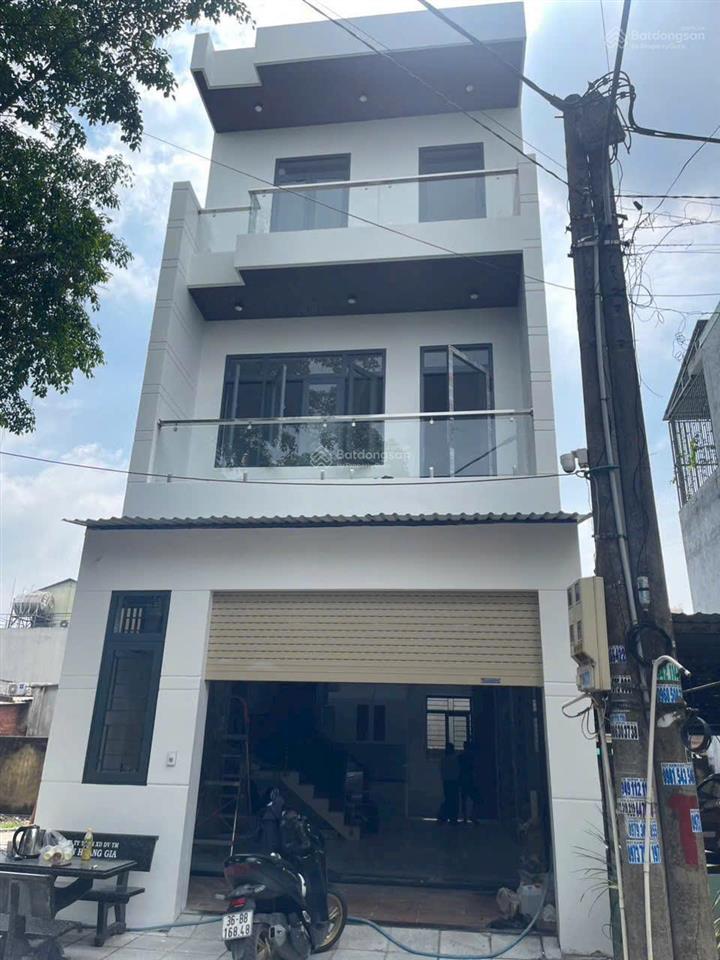 Cho thuê nhà nguyên căn 1 trệt 2 lầu ngay phường hòa phú gồm 4 phòng ngủ 3 wc đầy đủ nội thất