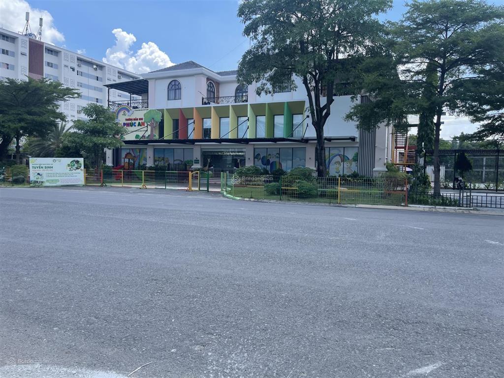 Cho thuê nhà phố kinh doanh trục chính phúc an city đối diện mầm non phúc an 0936 116 ***