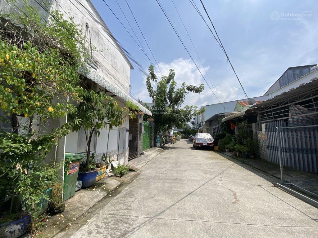 Nhà 3 tầng, xe hơi quay đầu, thị trấn nhà bè, 99m2