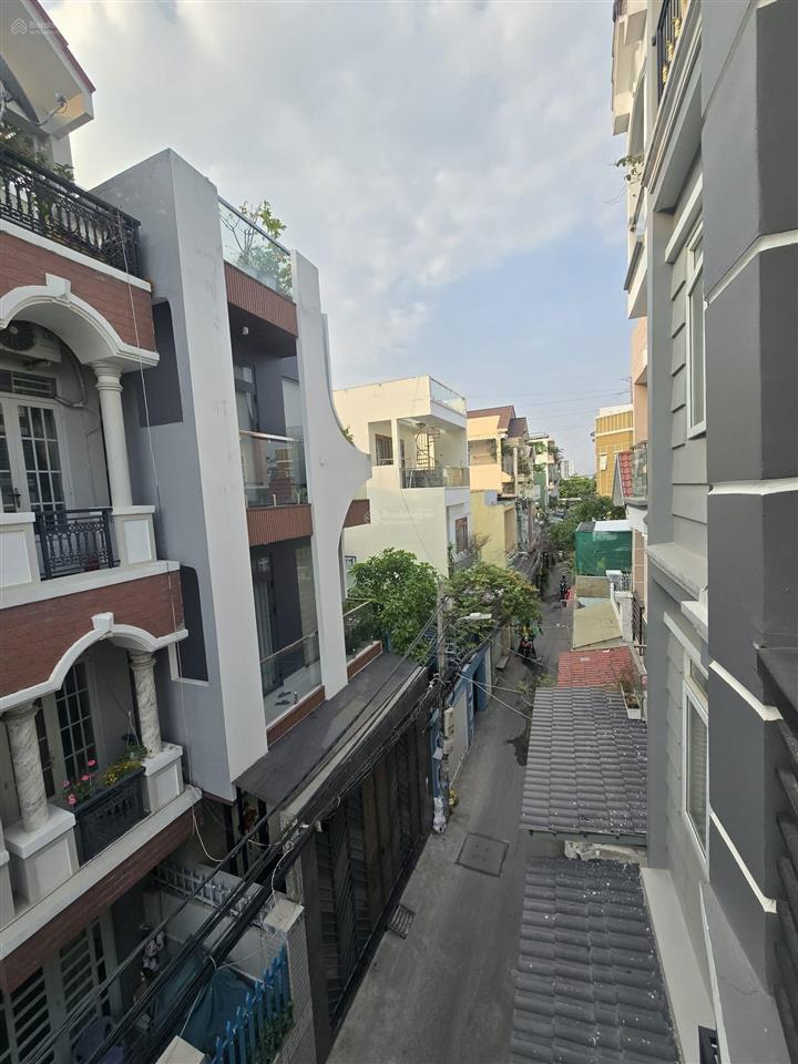 Mặt tiền hẻm xe hơi thông  3 lầu có sân thượng  công năng hoàn hảo  45m2