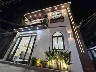 Nhà mới full nội thất ở ngay. có phòng ngủ trệt. chỉ nhích 6 đồng