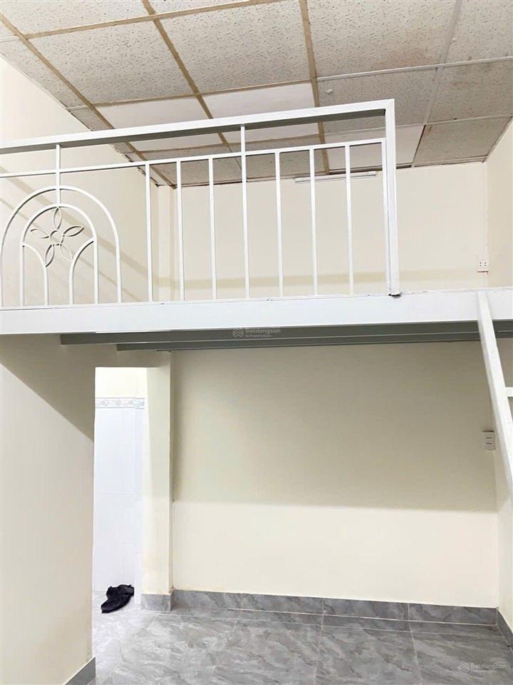 Cạnh nhà thi đấu quận 7. nhà 2 tầng. 67m2. chỉ nhích 4 tỷ