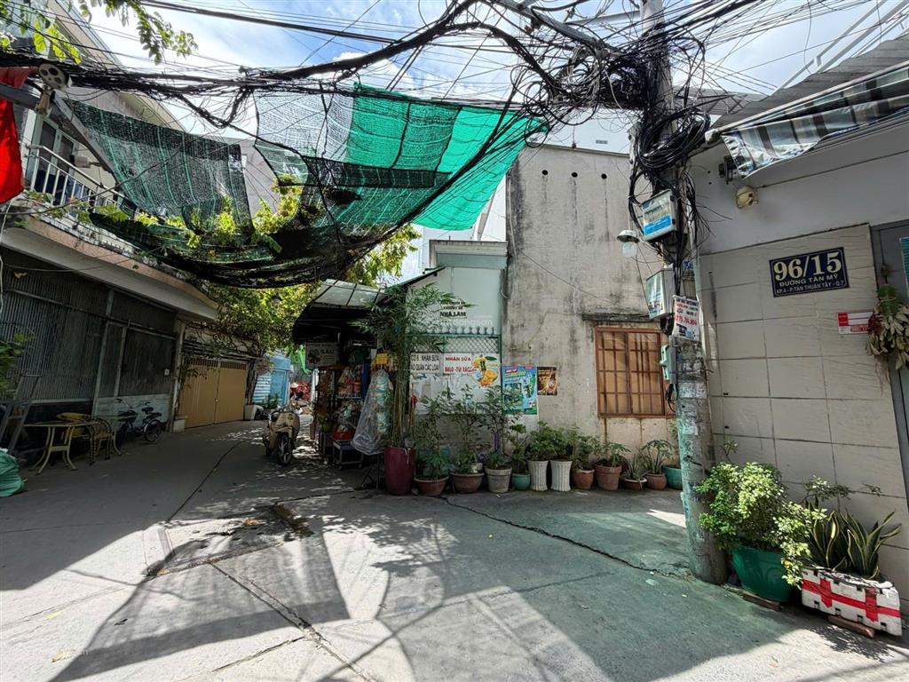 Nhà đẹp mê mẩn, sát hẻm xe hơi, khu cư xá ngân hàng, chỉ nhích 6 tỷ