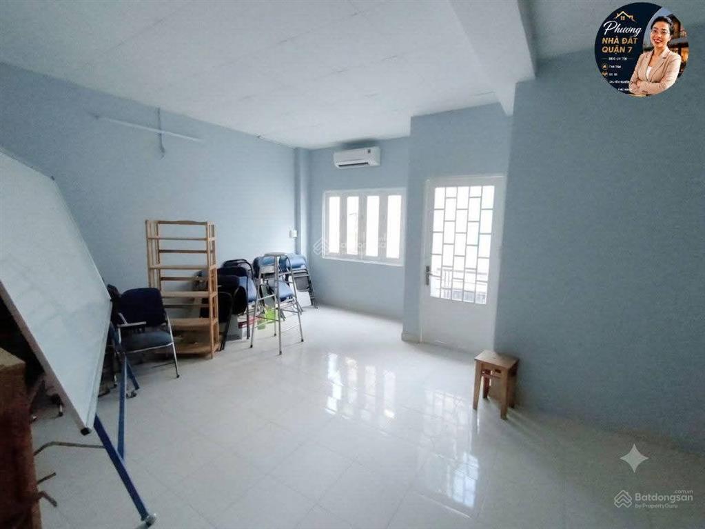 Hiếm có..nhà 3 tầng..ngang 4m .. ngay trung tâm (quận 5 cũ), nhích 4 tỷ..shr