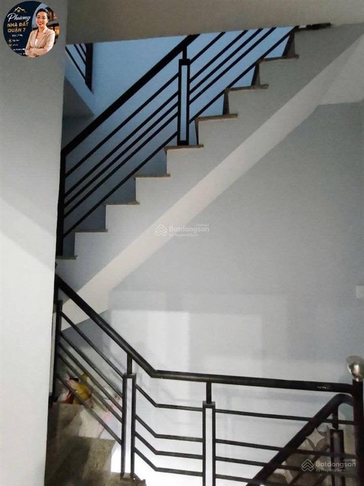 Hiếm có..nhà 3 tầng..ngang 4m .. ngay trung tâm (quận 5 cũ), nhích 4 tỷ..shr