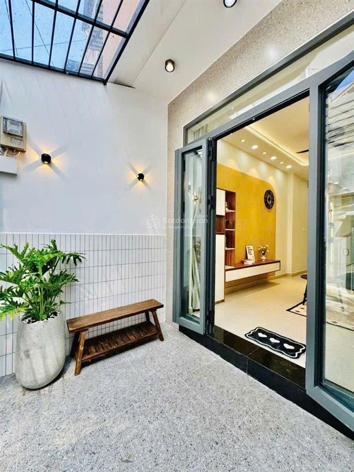 Nhà đẹp 4 tầng  5 phòng full nội thất  gần mt nguyễn thượng hiền  chỉ 7.95 tỷ