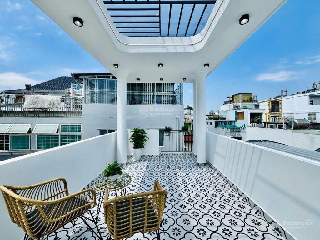 Nhà full nội thất dt 50m2 4 tầng sát mặt tiền