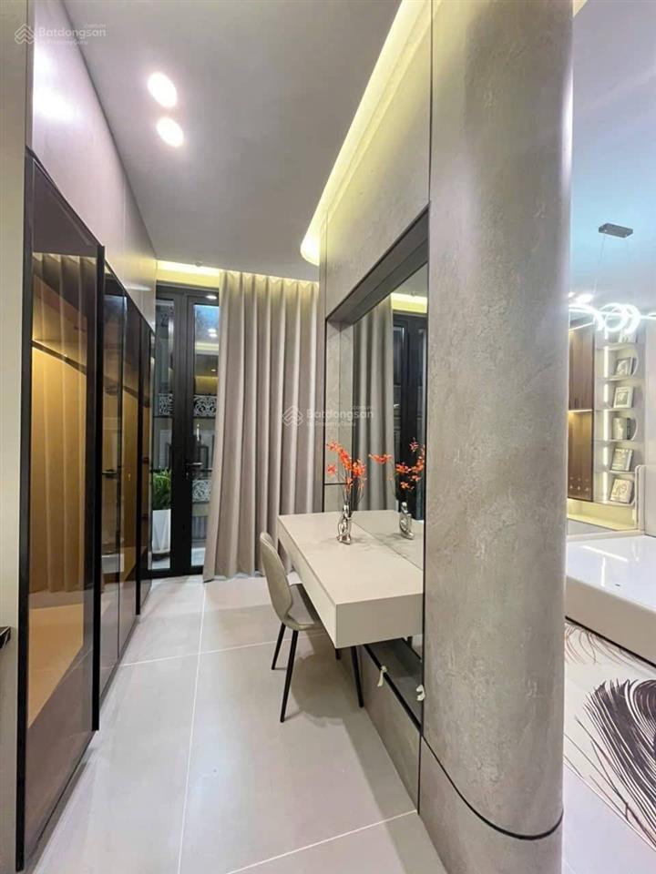 Hàng hiếm chủ bán gấp tại cửu long, tân bình dt 89m2/4 tỷ 200 4pn, 4wc, sổ riêng sạch đẹp, đường to