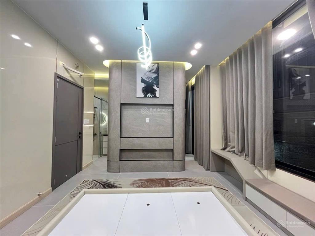 Hàng hiếm chủ bán gấp tại cửu long, tân bình dt 89m2/4 tỷ 200 4pn, 4wc, sổ riêng sạch đẹp, đường to