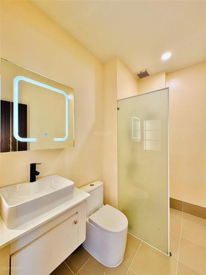 Nhà phố nhà ngộp tại thích quảng đức  phú nhuận 97,7m2/5 tỷ 100 6 tầng, sổ riêng chính chủ