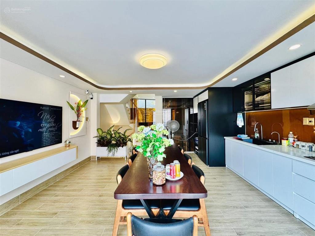 Nhà phố nhà ngộp tại thích quảng đức  phú nhuận 97,7m2/5 tỷ 100 6 tầng, sổ riêng chính chủ