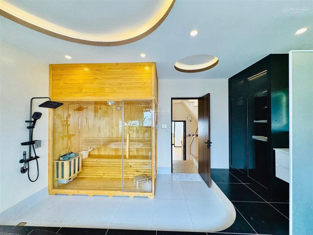 Nhà phố nhà ngộp tại thích quảng đức  phú nhuận 97,7m2/5 tỷ 100 6 tầng, sổ riêng chính chủ