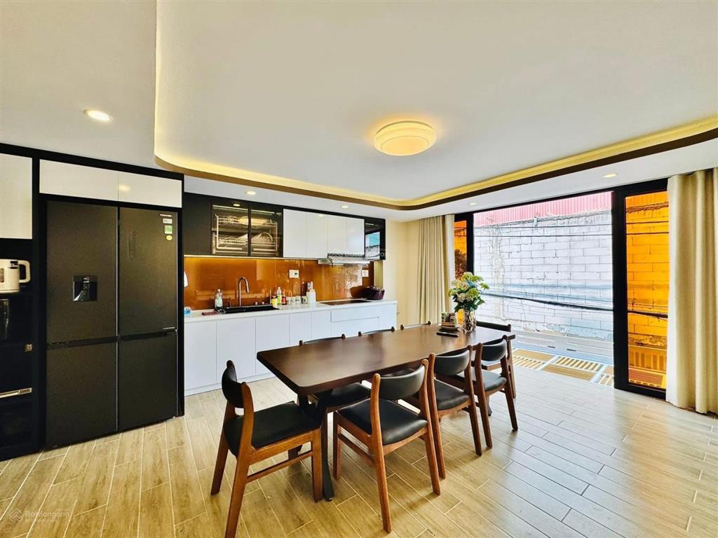 Nhà phố nhà ngộp tại thích quảng đức  phú nhuận 97,7m2/5 tỷ 100 6 tầng, sổ riêng chính chủ