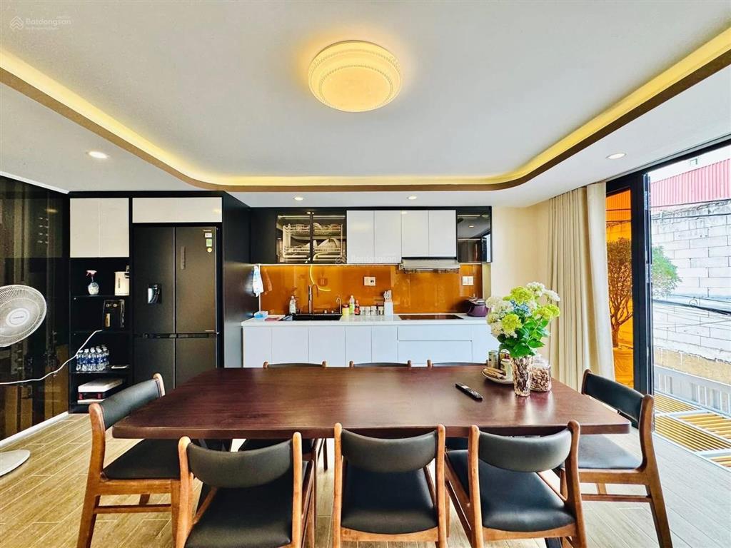 Nhà phố nhà ngộp tại thích quảng đức  phú nhuận 97,7m2/5 tỷ 100 6 tầng, sổ riêng chính chủ