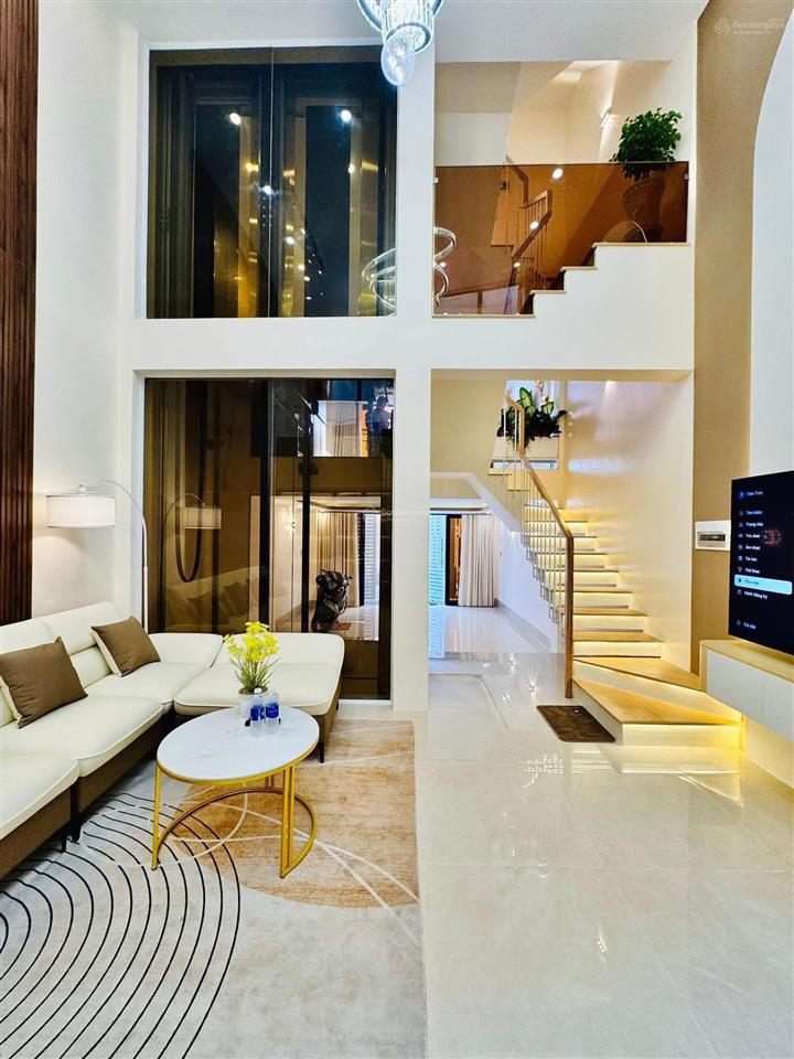 Nhà phố nhà ngộp tại thích quảng đức  phú nhuận 97,7m2/5 tỷ 100 6 tầng, sổ riêng chính chủ