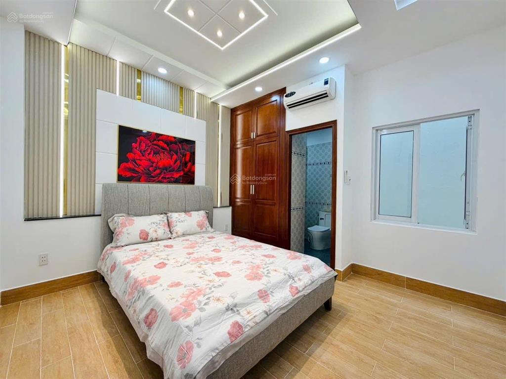 Định cư bán gấp nhà phạm ngọc thạch, q3, dt 93m2/3 tỷ 800 bán nhanh sổ sẵn, đường rộng hoàn công