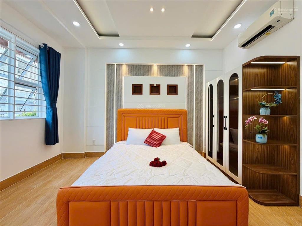 Định cư bán gấp nhà phạm ngọc thạch, q3, dt 93m2/3 tỷ 800 bán nhanh sổ sẵn, đường rộng hoàn công