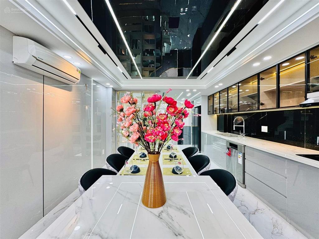 Bán nhà gấp ăn tết tôn thất thuyết  quận 4 94m2/4 tỷ 500 cực hiếm sổ hồng riêng gần quận 1