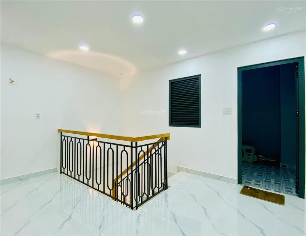 Nhà bán gấp quốc lộ 13 3 tầng 87,8m2 hẻm xe hơi có hđ cho thuê sang tên ngay nhà mới