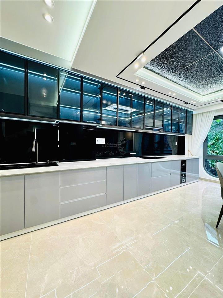 Nhà mặt tiền sang tên gấp tại nhiêu tâm quận 5, 85m2 full nội thất sổ đẹp hoàn chỉnh