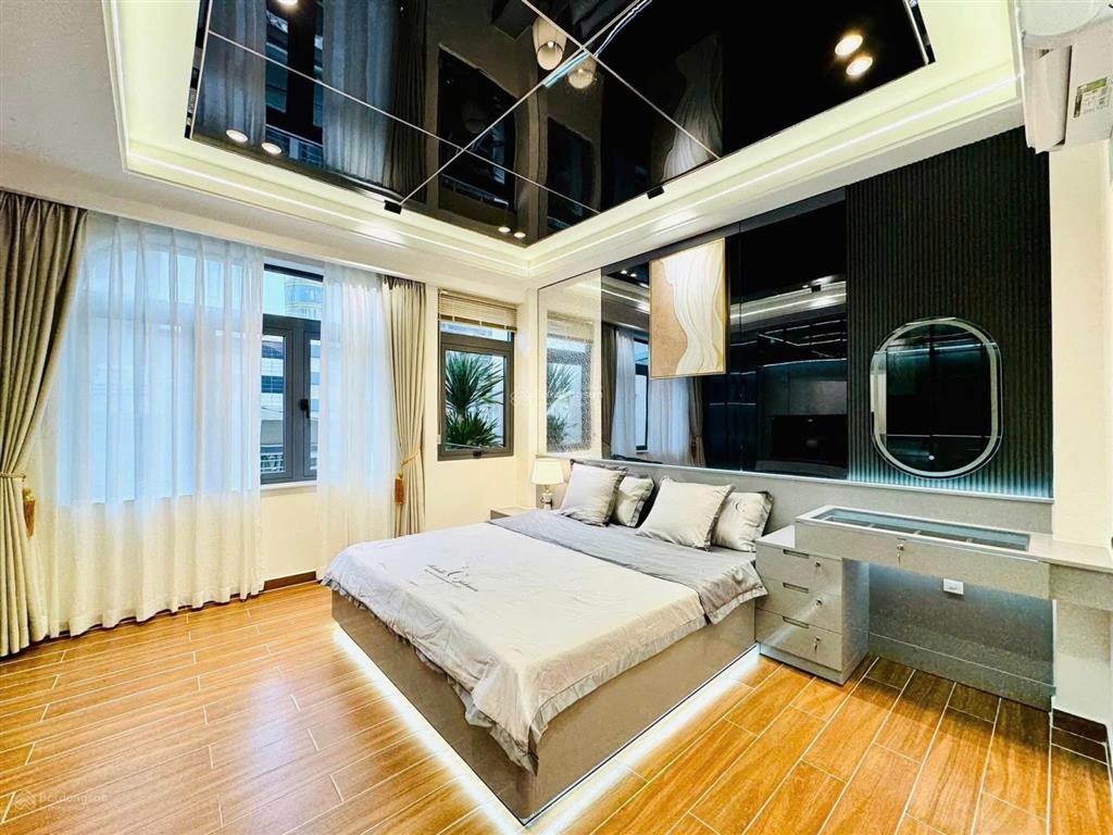Nhà mặt tiền sang tên gấp tại nhiêu tâm quận 5, 85m2 full nội thất sổ đẹp hoàn chỉnh