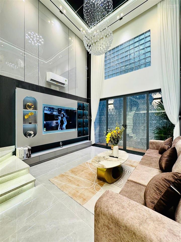 Nhà mặt tiền sang tên gấp tại nhiêu tâm quận 5, 85m2 full nội thất sổ đẹp hoàn chỉnh