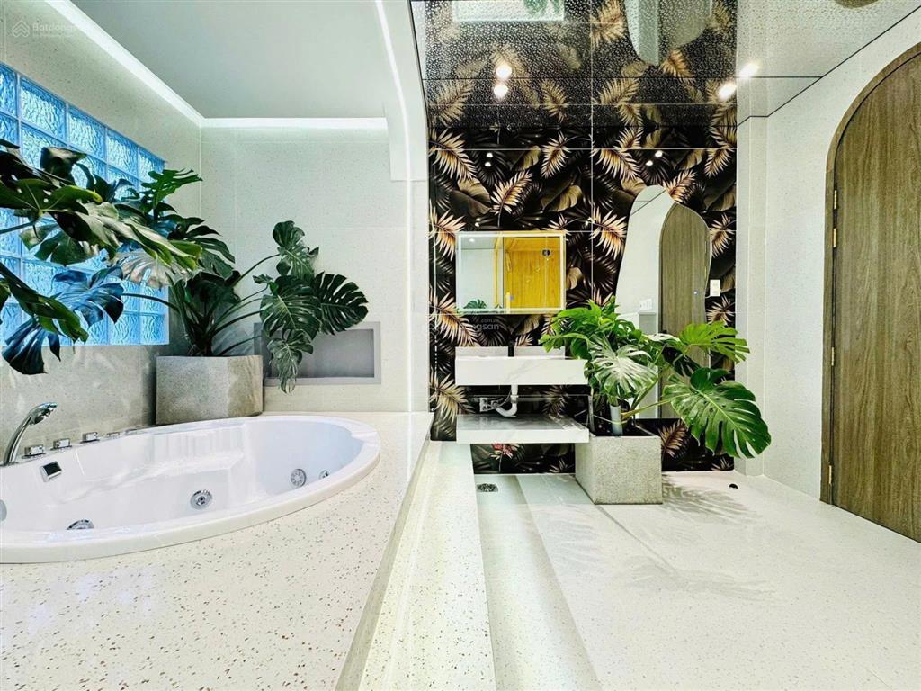 Nhà mặt tiền sang tên gấp tại nhiêu tâm quận 5, 85m2 full nội thất sổ đẹp hoàn chỉnh