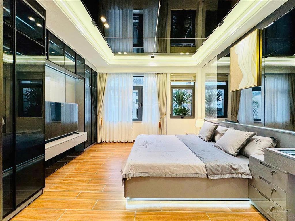 Nhà mặt tiền sang tên gấp tại nhiêu tâm quận 5, 85m2 full nội thất sổ đẹp hoàn chỉnh