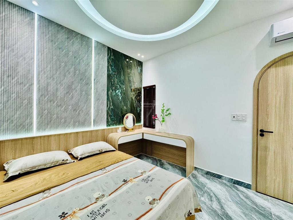 Bán gấp giá ngộp nguyễn xí bình thạnh 4 phòng ngủ 88,3m2/3 tỷ 600 sổ sách đầy đủ, có ban công riêng
