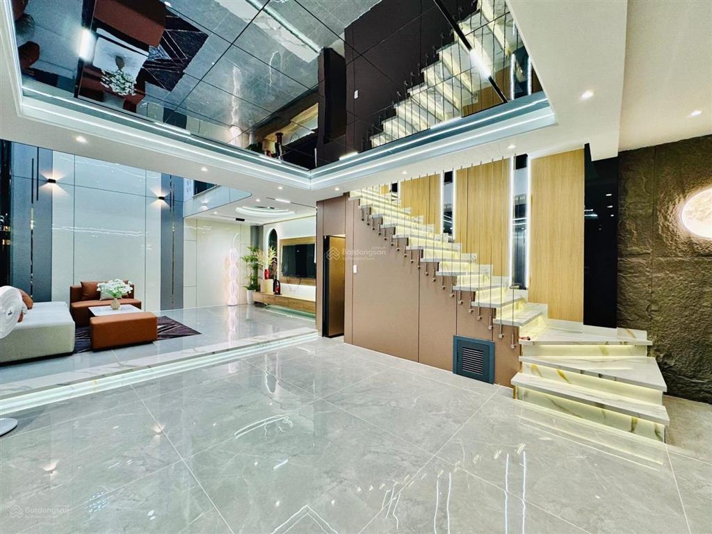 Bán gấp giá ngộp nguyễn xí bình thạnh 4 phòng ngủ 88,3m2/3 tỷ 600 sổ sách đầy đủ, có ban công riêng
