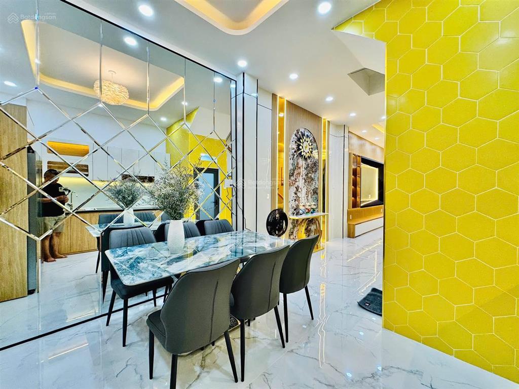 Chính chủ rao bán nhà hồng lạc , tân bình , 72m2 giá 3 tỷ 550 nhà 4 tầng sổ đầy đủ , mt kinh doanh