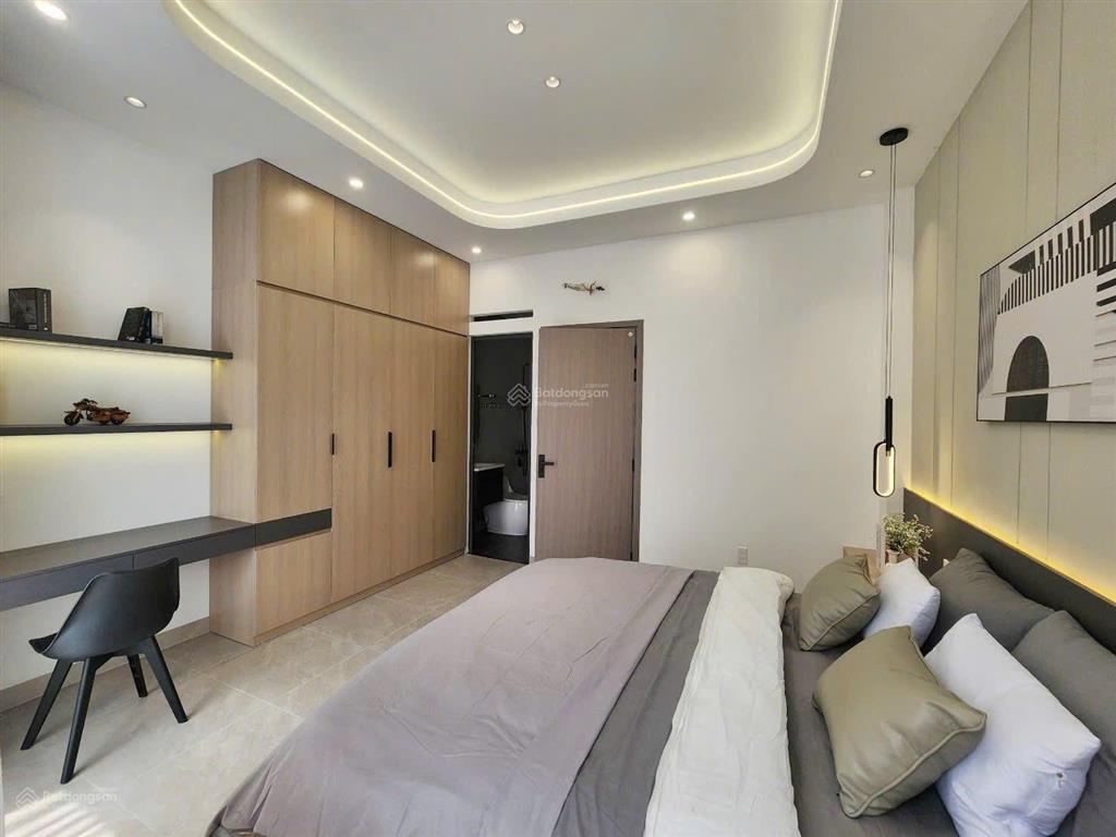 Chính chủ bán nhà rẻ trần khắc chân, 102m2 mặt tiền 5m pháp lý đầy đủ hẻm vào xe hơi 6m