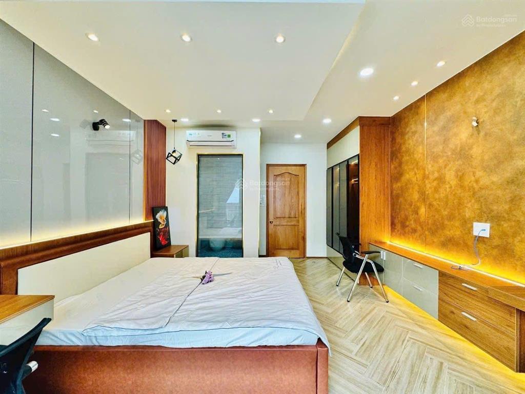 Chính chủ định cư bán gấp nhà 4 tầng 86,5m2 nguyễn thái bình tân bình sổ hồng riêng