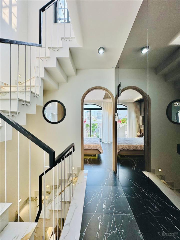 Cô tâm bán nhà về quê tại hoàng hoa thám, 3tỷ 700 dt 88,3m2 sổ đầy đủ nhà mới giấy hoàn công đầy đủ