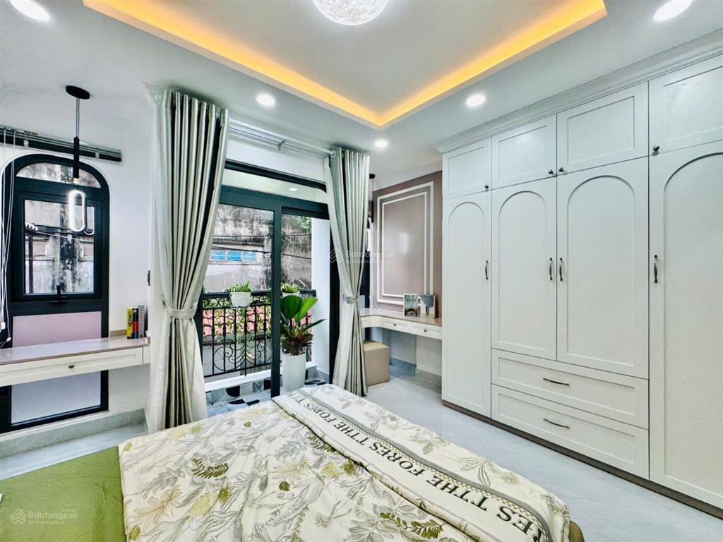 Bán nhà hàng hiếm chính chủ 88,5m2/3,6 tỷ tại thích quảng đức, phú nhuận, sổ sẵn , có hđ thuê 32tr