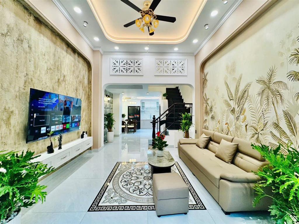 Bán nhà hàng hiếm chính chủ 88,5m2/3,6 tỷ tại thích quảng đức, phú nhuận, sổ sẵn , có hđ thuê 32tr