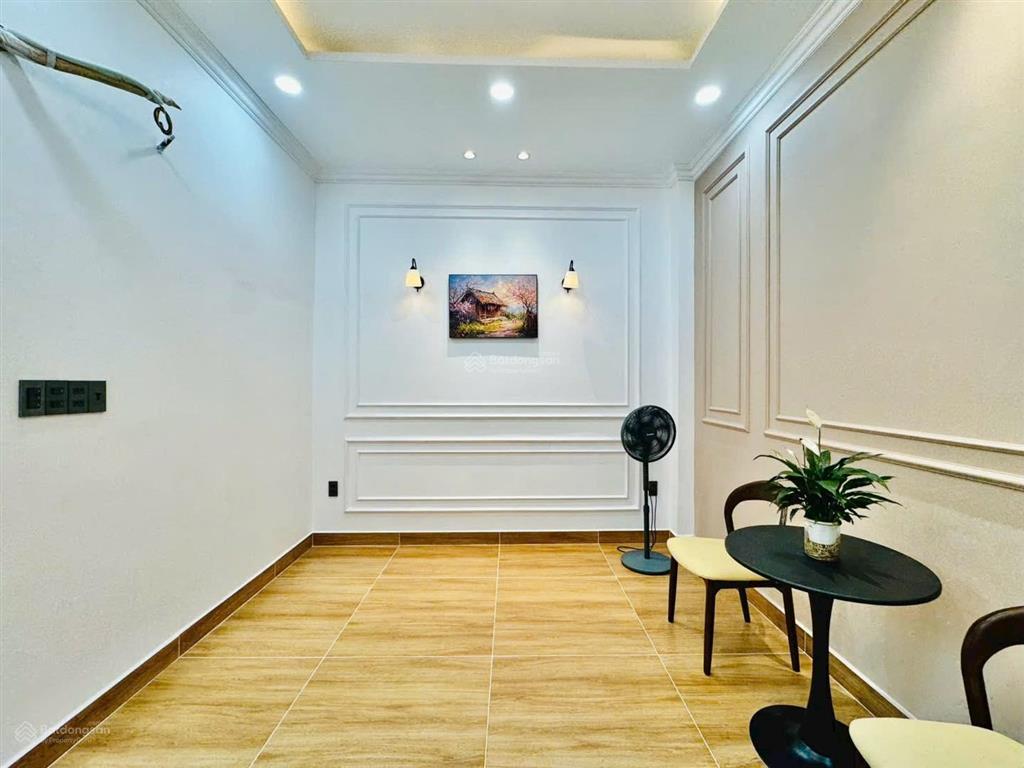 Bán nhà hàng hiếm chính chủ 88,5m2/3,6 tỷ tại thích quảng đức, phú nhuận, sổ sẵn , có hđ thuê 32tr