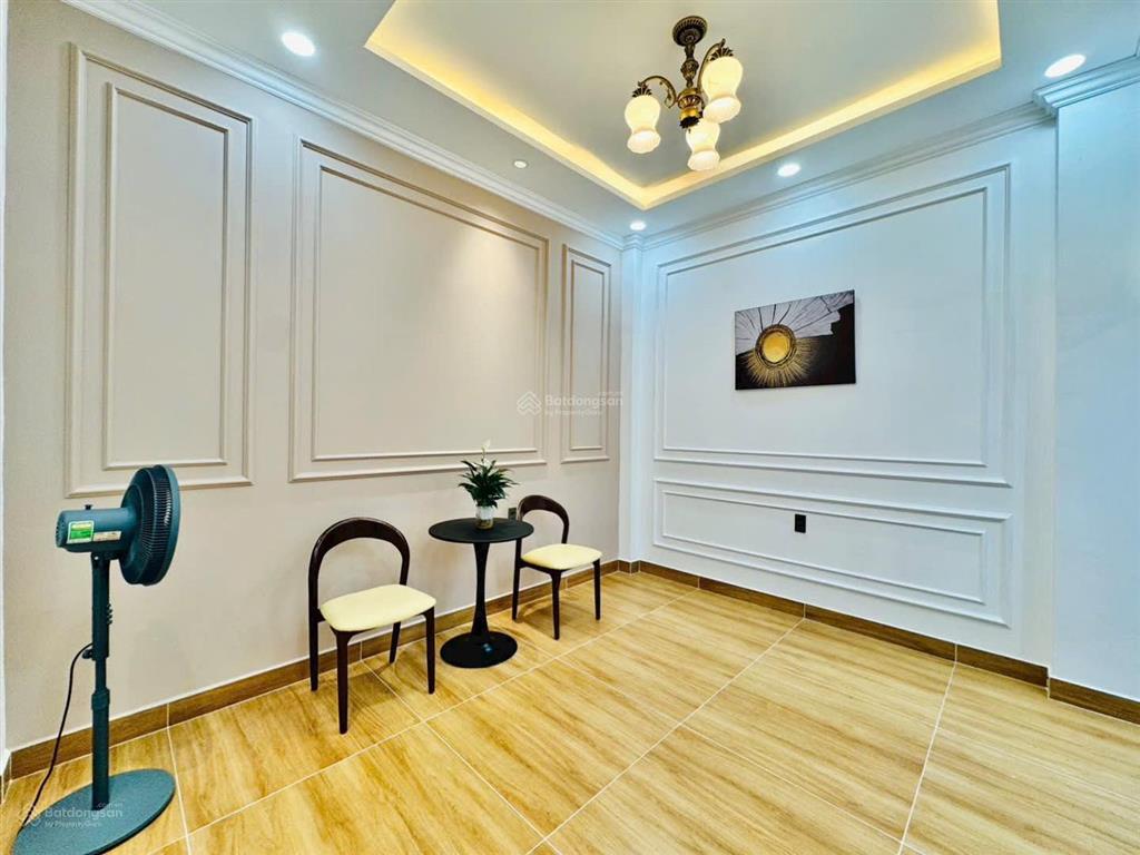 Bán nhà hàng hiếm chính chủ 88,5m2/3,6 tỷ tại thích quảng đức, phú nhuận, sổ sẵn , có hđ thuê 32tr