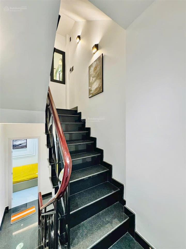 Bán nhà hàng hiếm chính chủ 88,5m2/3,6 tỷ tại thích quảng đức, phú nhuận, sổ sẵn , có hđ thuê 32tr