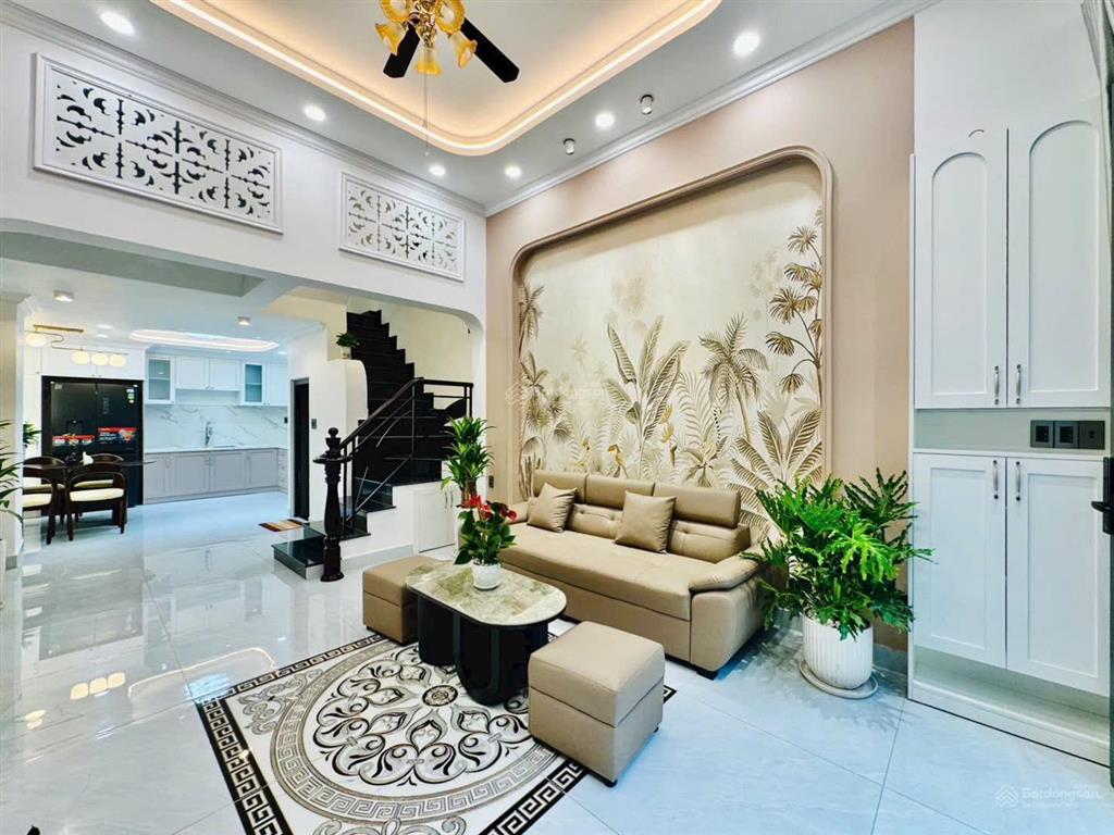 Bán nhà hàng hiếm chính chủ 88,5m2/3,6 tỷ tại thích quảng đức, phú nhuận, sổ sẵn , có hđ thuê 32tr