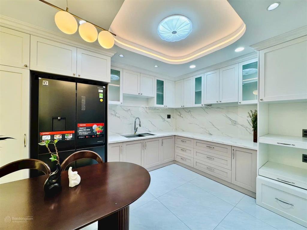 Bán nhà hàng hiếm chính chủ 88,5m2/3,6 tỷ tại thích quảng đức, phú nhuận, sổ sẵn , có hđ thuê 32tr