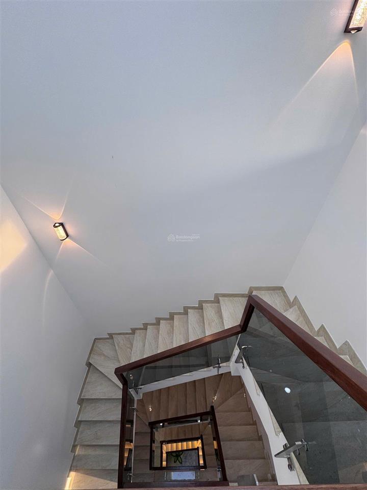 Chính chủ bán nhà sân bay đặng văn sâm quận tân bình 82,4m2 sổ riêng chính chủ, đường lớn