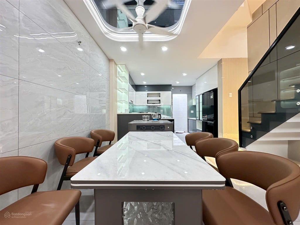 Xoay vốn bán nhanh nhà 4 tầng phan đăng lưuphú nhuận 72m2 bán 3 tỷ 400 sổ sẵn có thương lượng thêm
